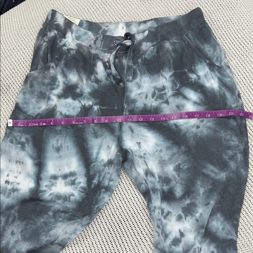 GreenTea Women's Gray and White Tie-Dye Joggers - Picture 8 of 10